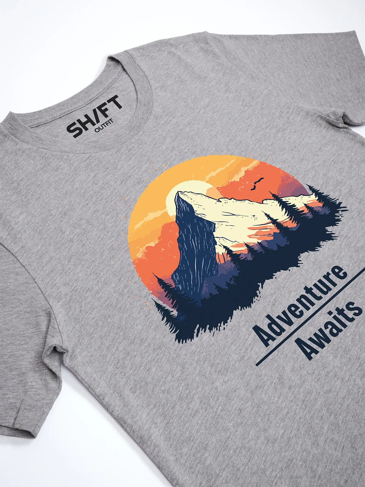 Abenteuer Wartet Athletic Heather T-Shirt - Fruehlingsmode