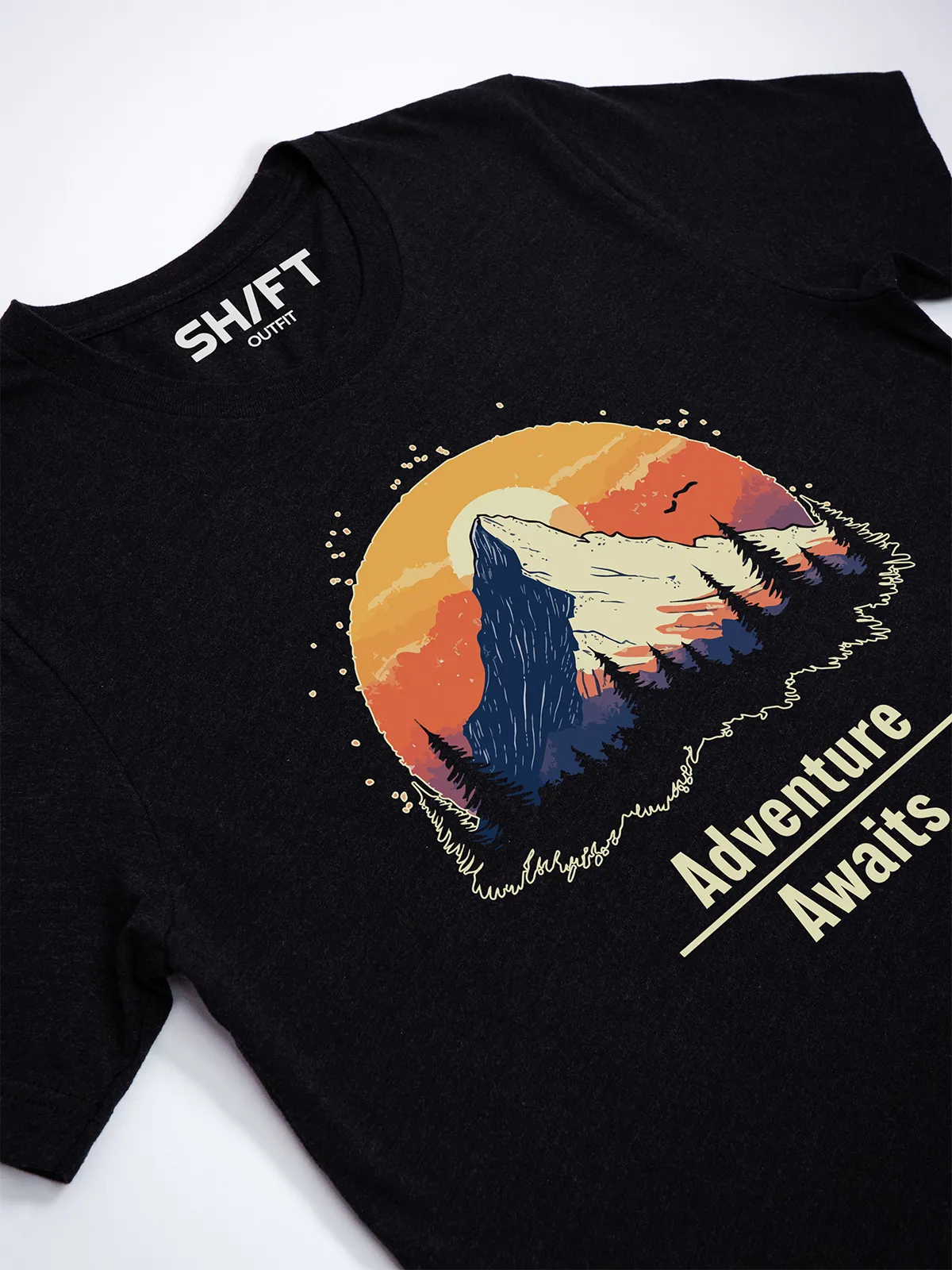 Abenteuer Wartet T-Shirt Black Heather - Fruehling Kollektion