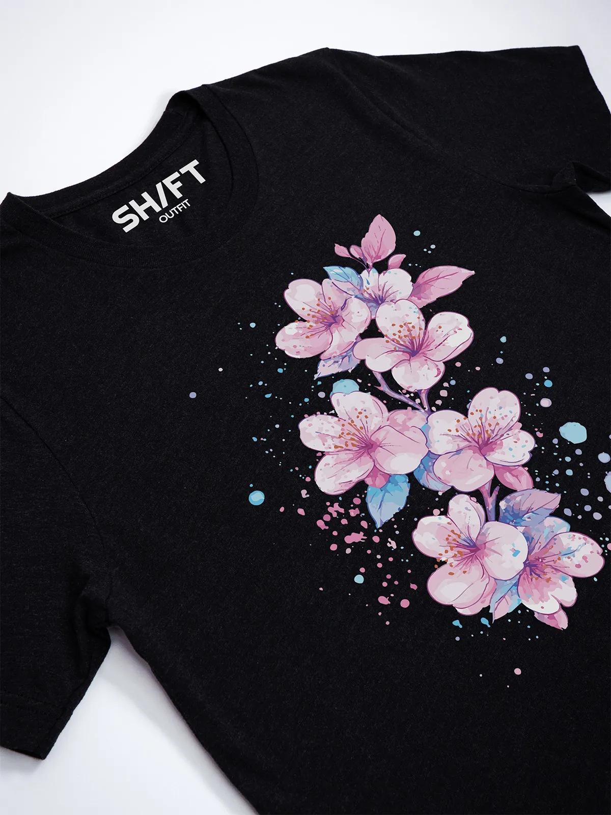 Aquarell Blueten T-Shirt in Black Heather, Detailansicht des Drucks.