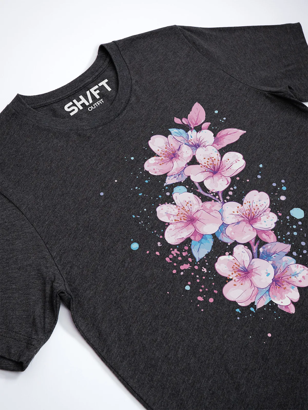 Aquarell Blueten T-Shirt in Dark Grey Heather, Detailansicht des Drucks.