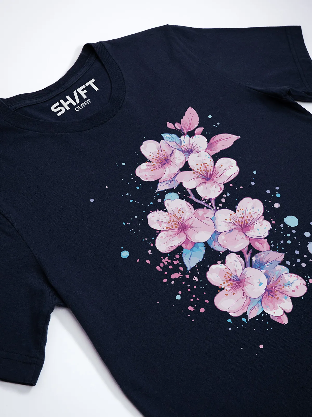 Aquarell Blueten T-Shirt in Navy, Detailansicht des Drucks.