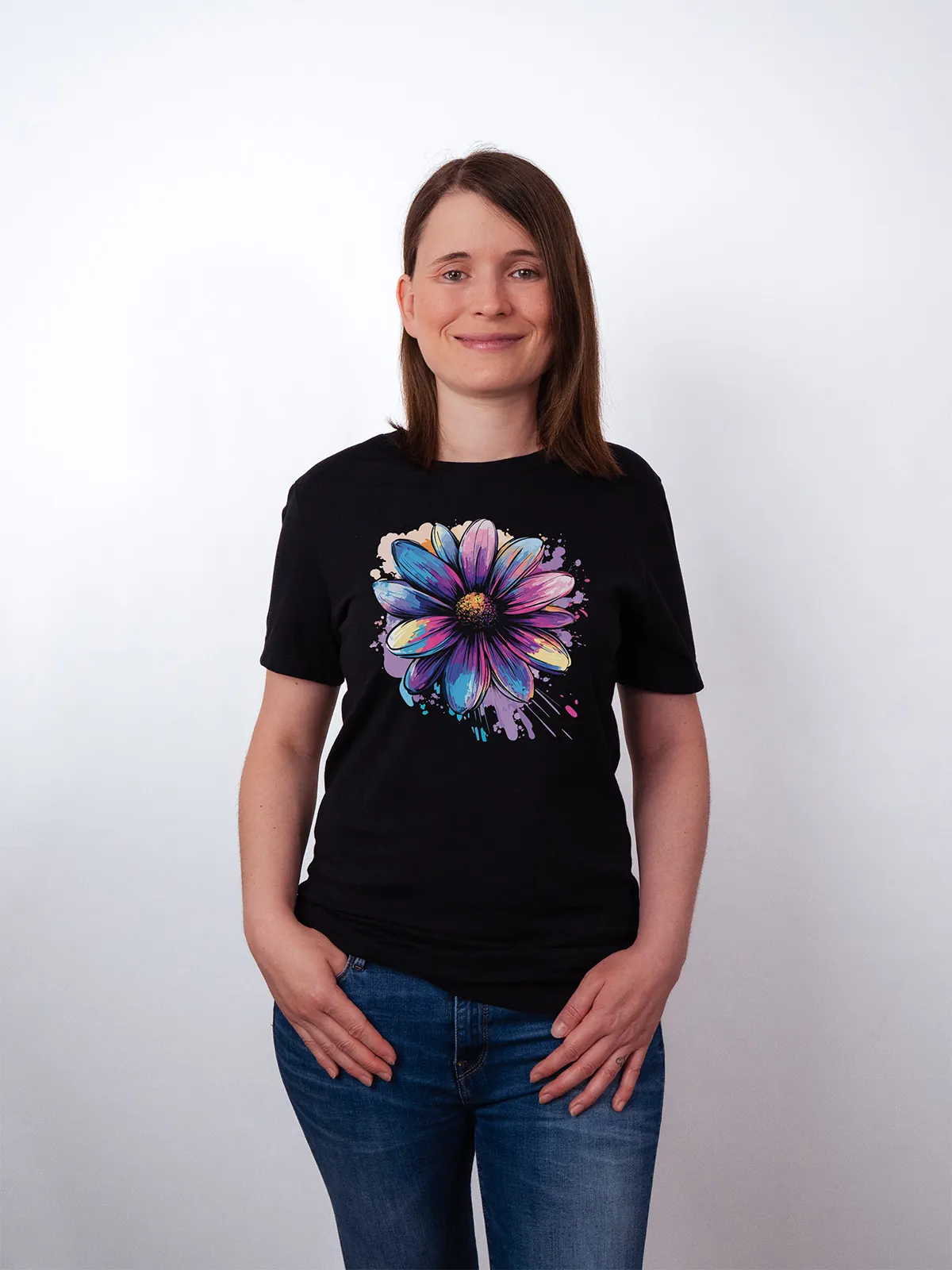 Bemalte Bluetenblaetter T-Shirt Black - Fruehling ShiftOutfit