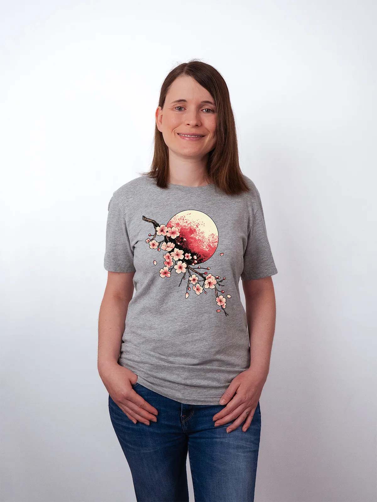 Bluetenmond T-Shirt in Athletic Heather, getragen von einem Damen Model, in der Ansicht von vorne.