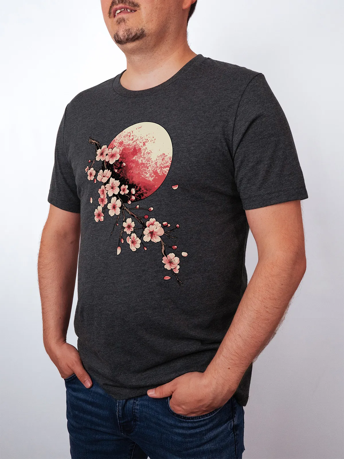 Bluetenmond T-Shirt in Dark Grey Heather, getragen von einem Herren Model, in der Ansicht von seite.