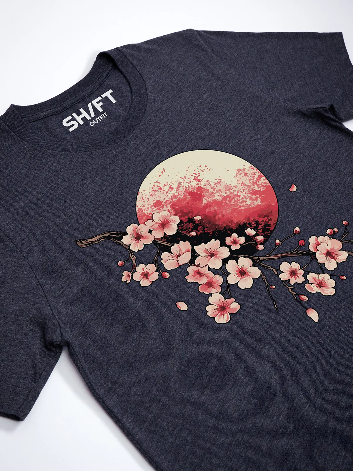 Bluetenmond T-Shirt in Heather Midnight Navy, Detailansicht des Drucks.