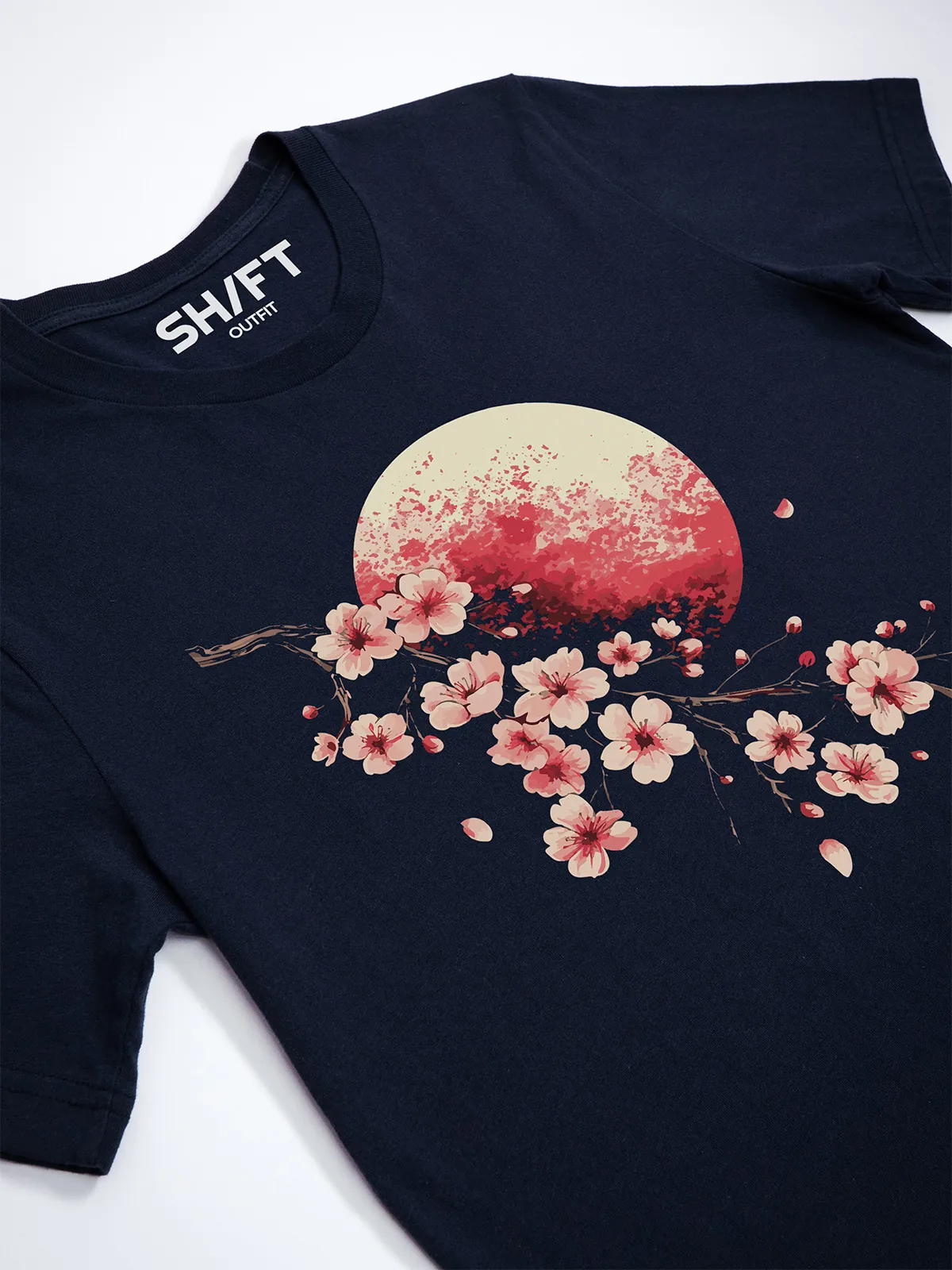 Bluetenmond T-Shirt in Navy, Detailansicht des Drucks.