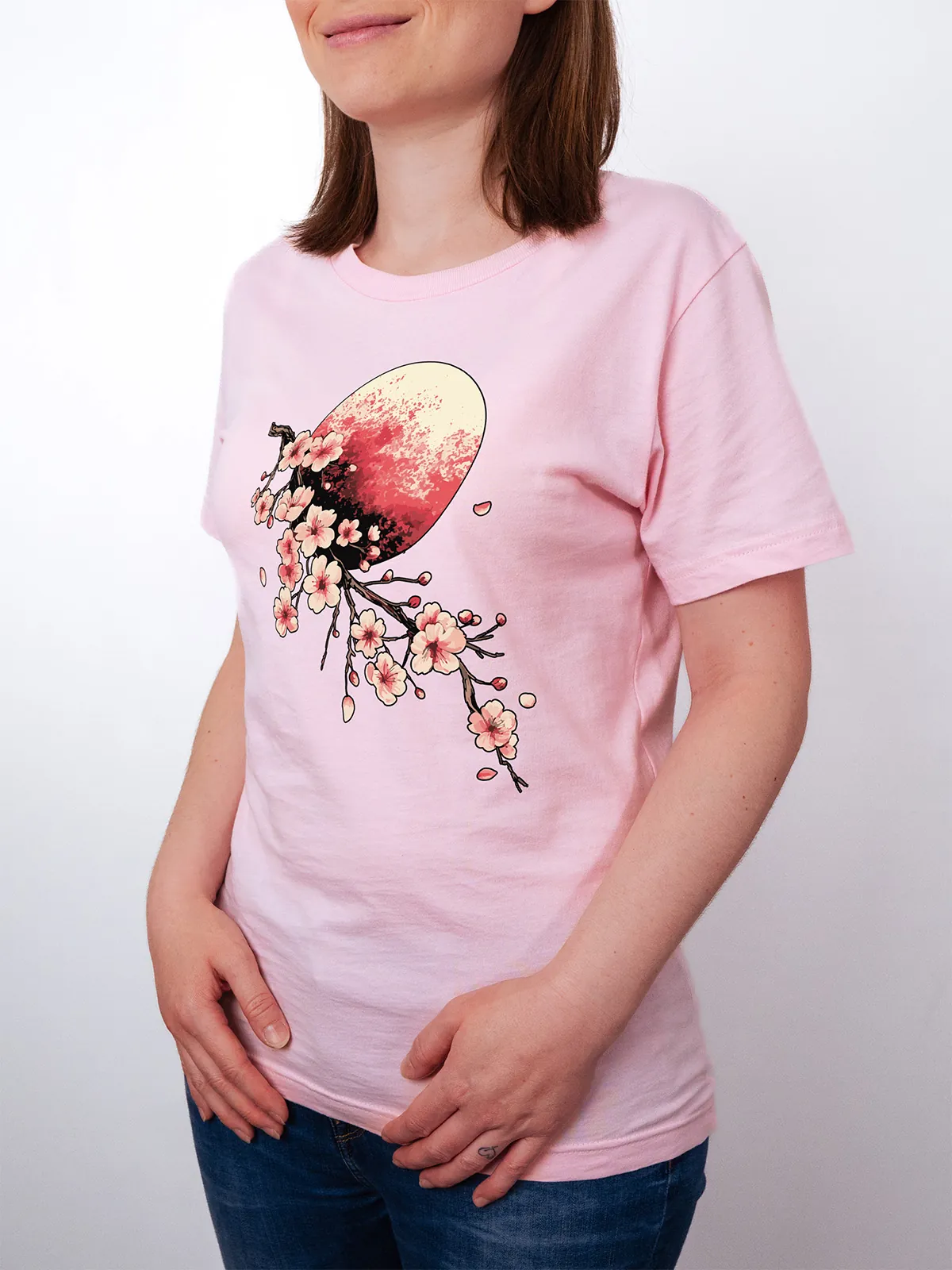 Bluetenmond T-Shirt in Pink, getragen von einem Damen Model, in der Ansicht von seite.