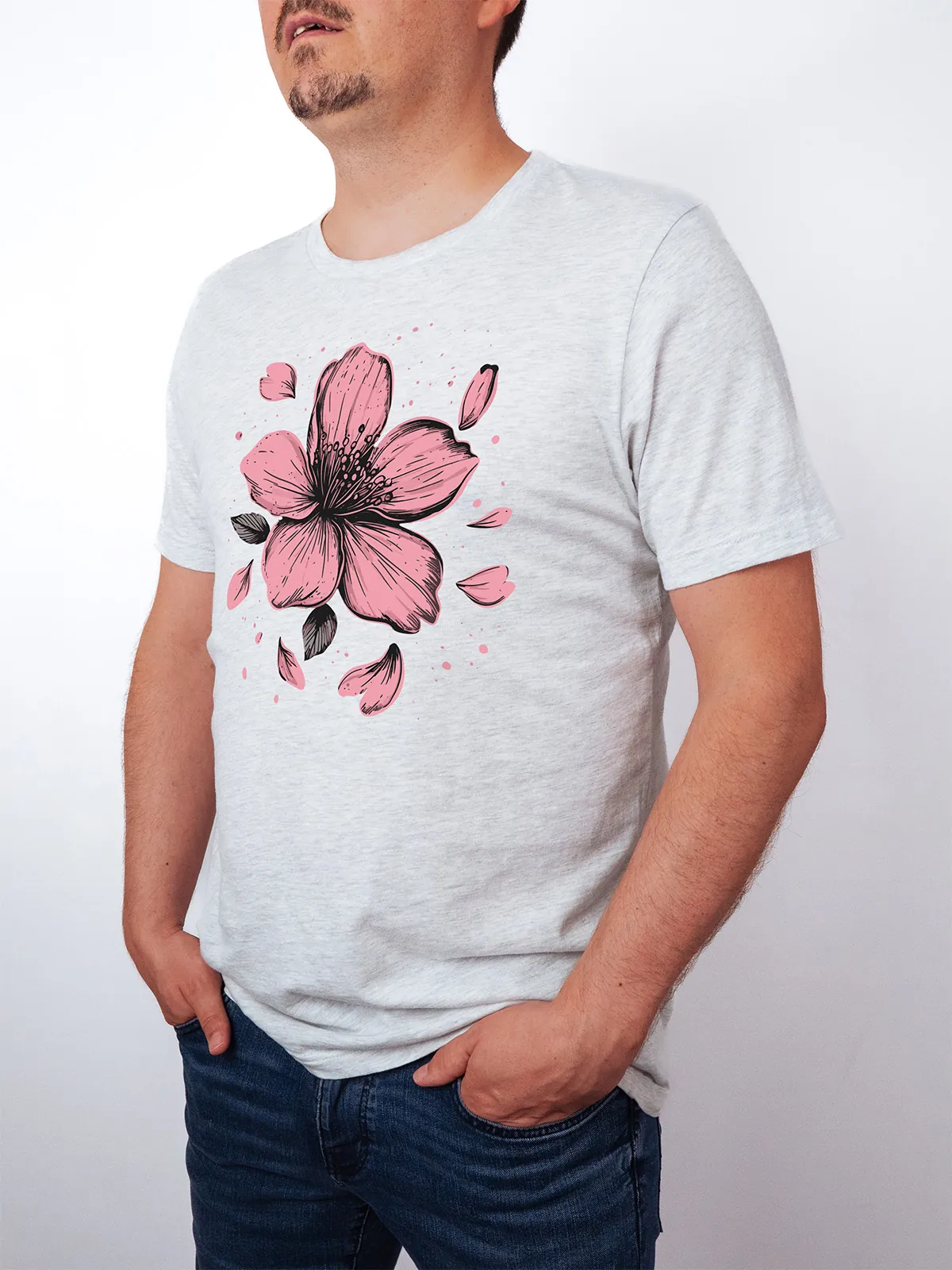 Einzelne Bluete T-Shirt in Ash, getragen von einem Herren Model, in der Ansicht von Seite.