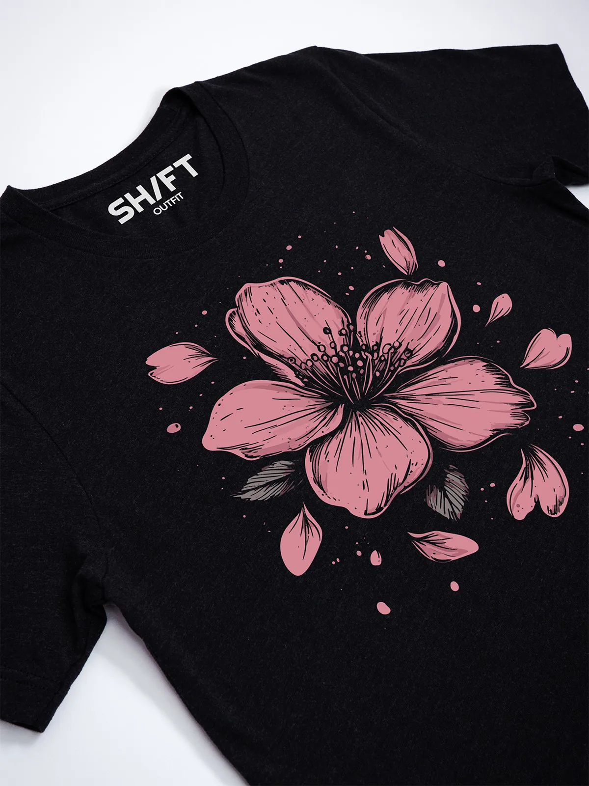 Einzelne Bluete T-Shirt in Black Heather, Detailansicht des Drucks.