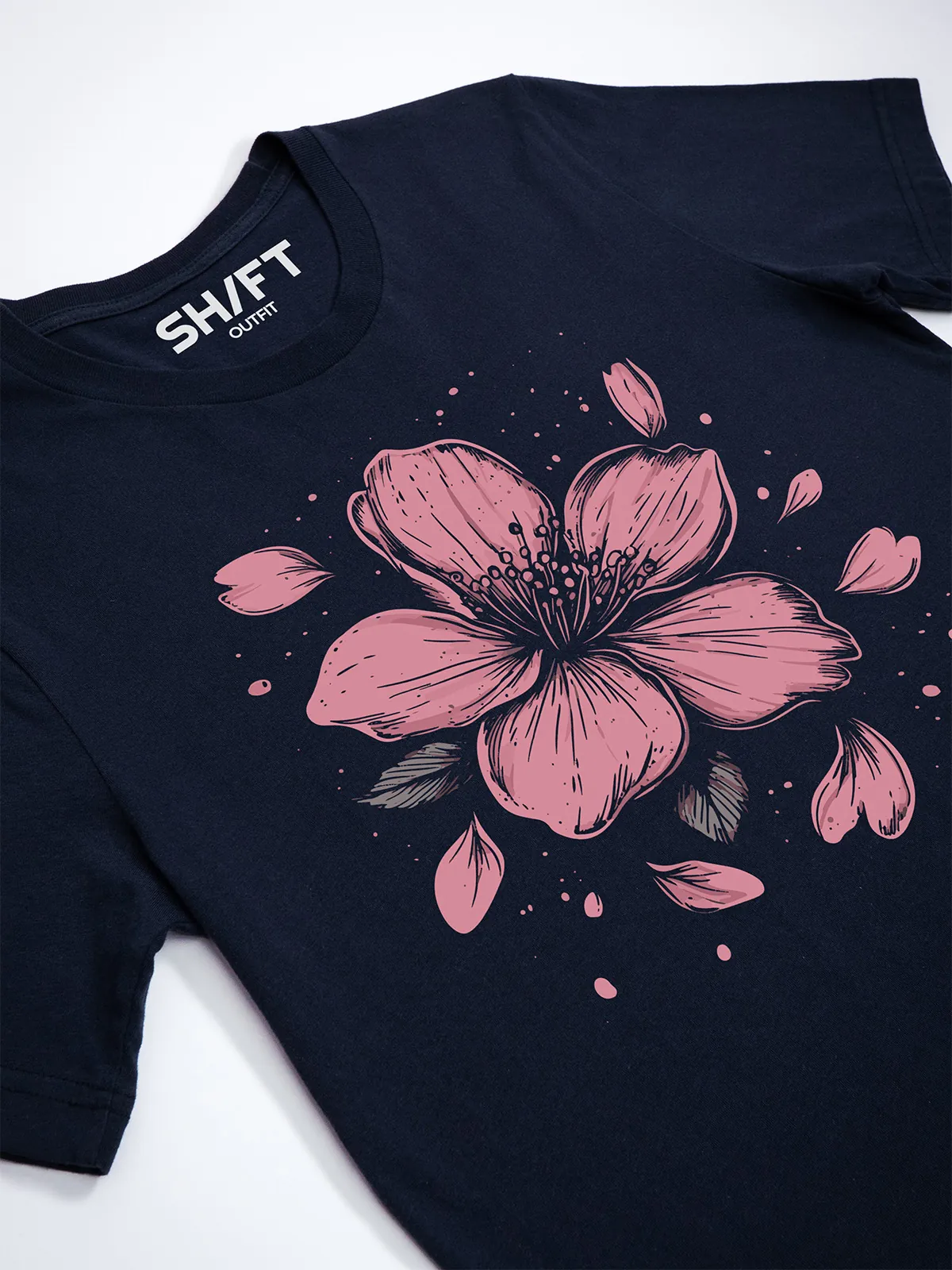 Einzelne Bluete T-Shirt in Navy, Detailansicht des Drucks.