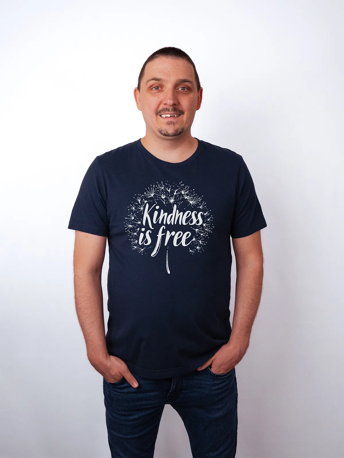 Freundlichkeit ist Frei T-Shirt Navy - Fruehling ShiftOutfit