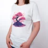 Sakura Blueten T-Shirt in White, getragen von einem Damen Model, in der Ansicht von seite.