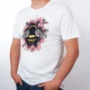 Sakura Hummel T-Shirt in White, getragen von einem Herren Model, in der Ansicht von seite.
