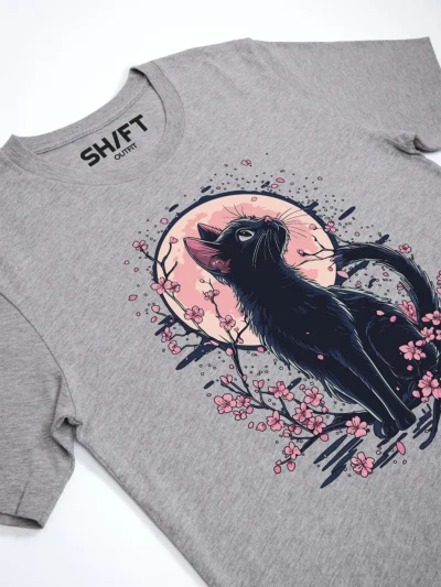 Sakura Katze T-Shirt in Athletic Heather, Detailansicht des Drucks.