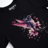 Sakura Kolibri T-Shirt in Black Heather, Detailansicht des Drucks.