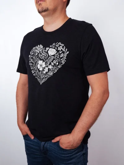 Wildblumen Herz Black Heather T-Shirt - Fruehlingsmode