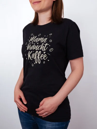 Mama Braucht Kaffee T-Shirt fuer Mama