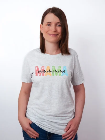 Mama taeglich geliebt T-Shirt - Geschenk mit Herz