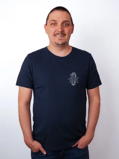 Edelweisspfad Navy T Shirt Herren Modell Vorne Shiftoutfit