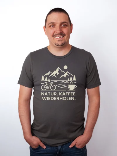 Kaffee in der Natur T-Shirt - Strandmode